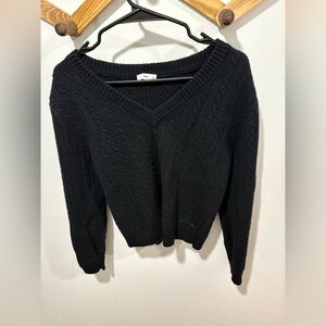 Aritzia TNA WOOL CABLE KNIT V NECK SWEATER